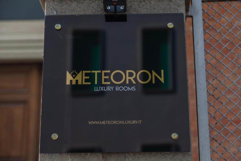 Certifikát, hodnocení, plakát nebo jiný dokument vystavený v ubytování METEORON Luxury Rooms