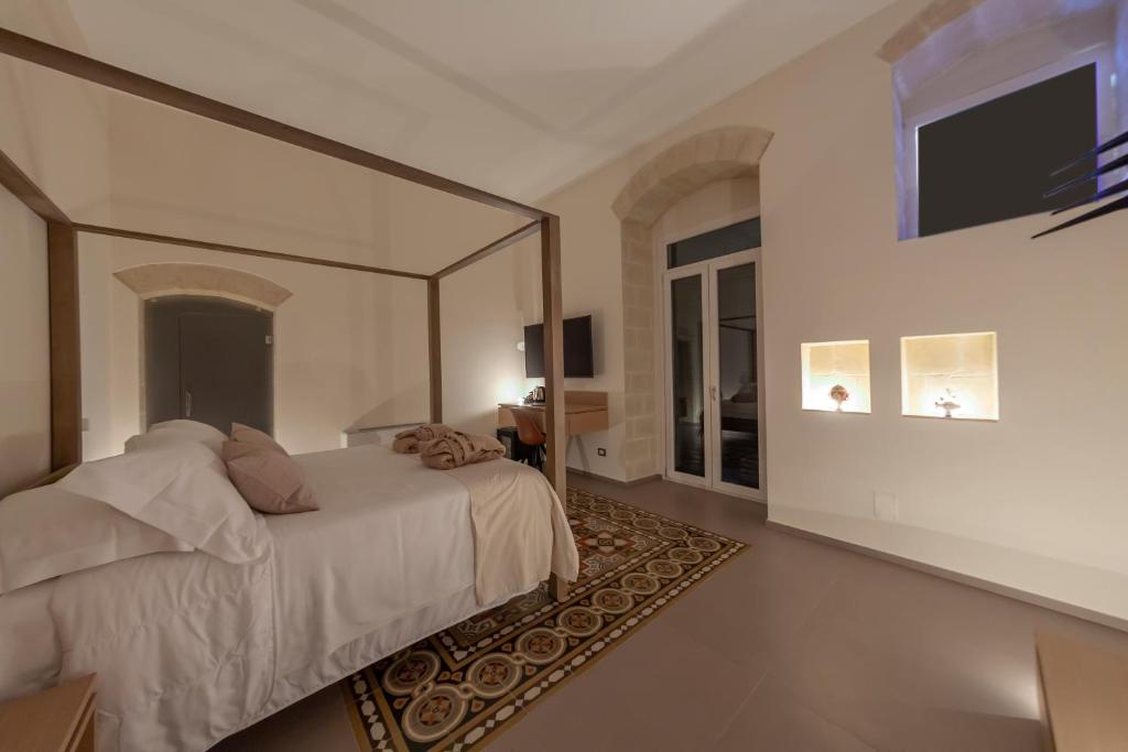 Postel nebo postele na pokoji v ubytování METEORON Luxury Rooms