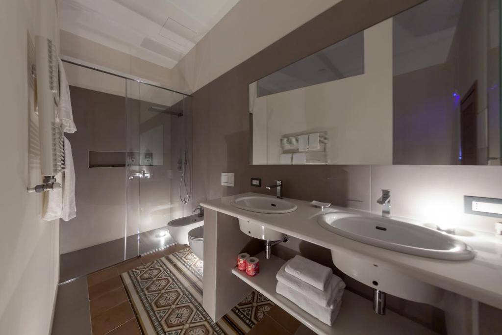 Koupelna v ubytování METEORON Luxury Rooms