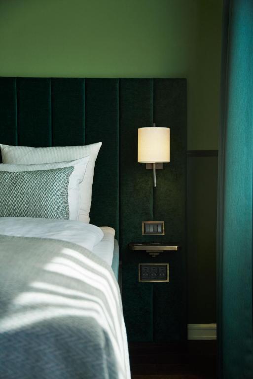 Postel nebo postele na pokoji v ubytování WIDE Hotel
