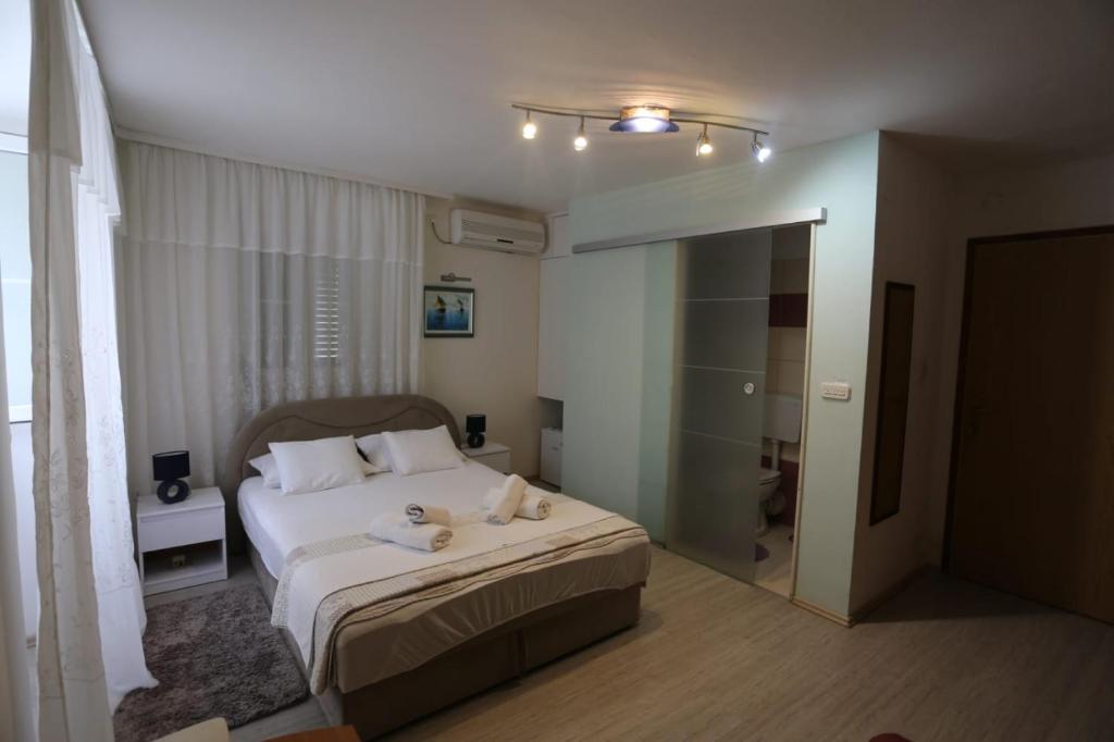 Postel nebo postele na pokoji v ubytování Private room in the center of Split