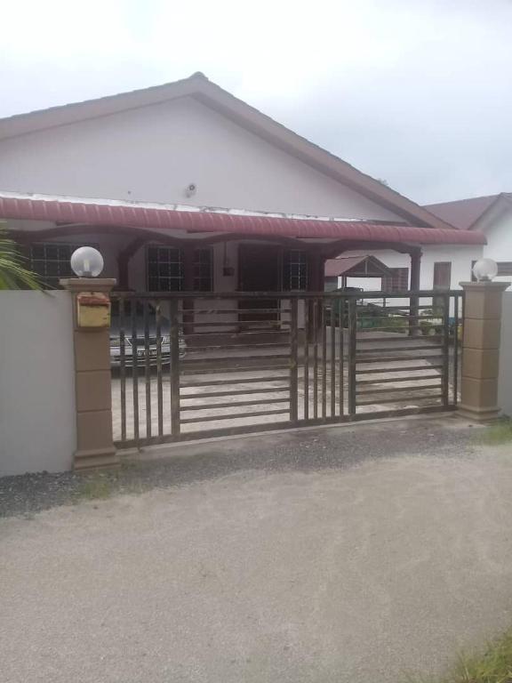 AMIMAS HOMESTAY - Maison De Trois Chambres