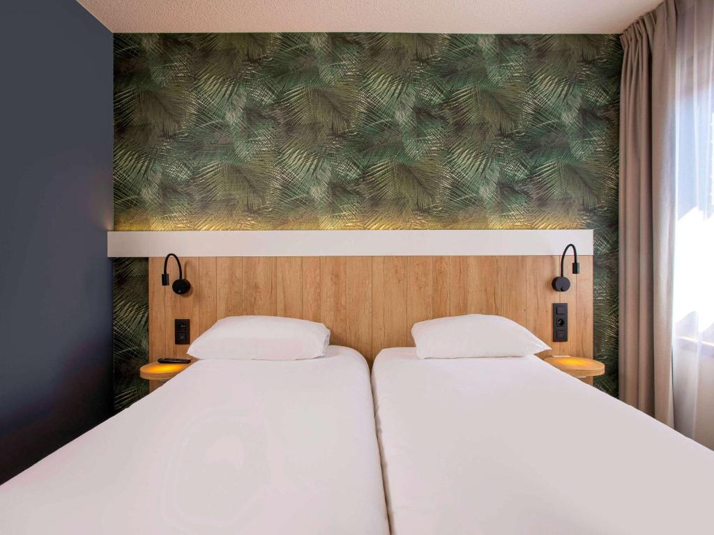 Postel nebo postele na pokoji v ubytování ibis Brussels Waterloo