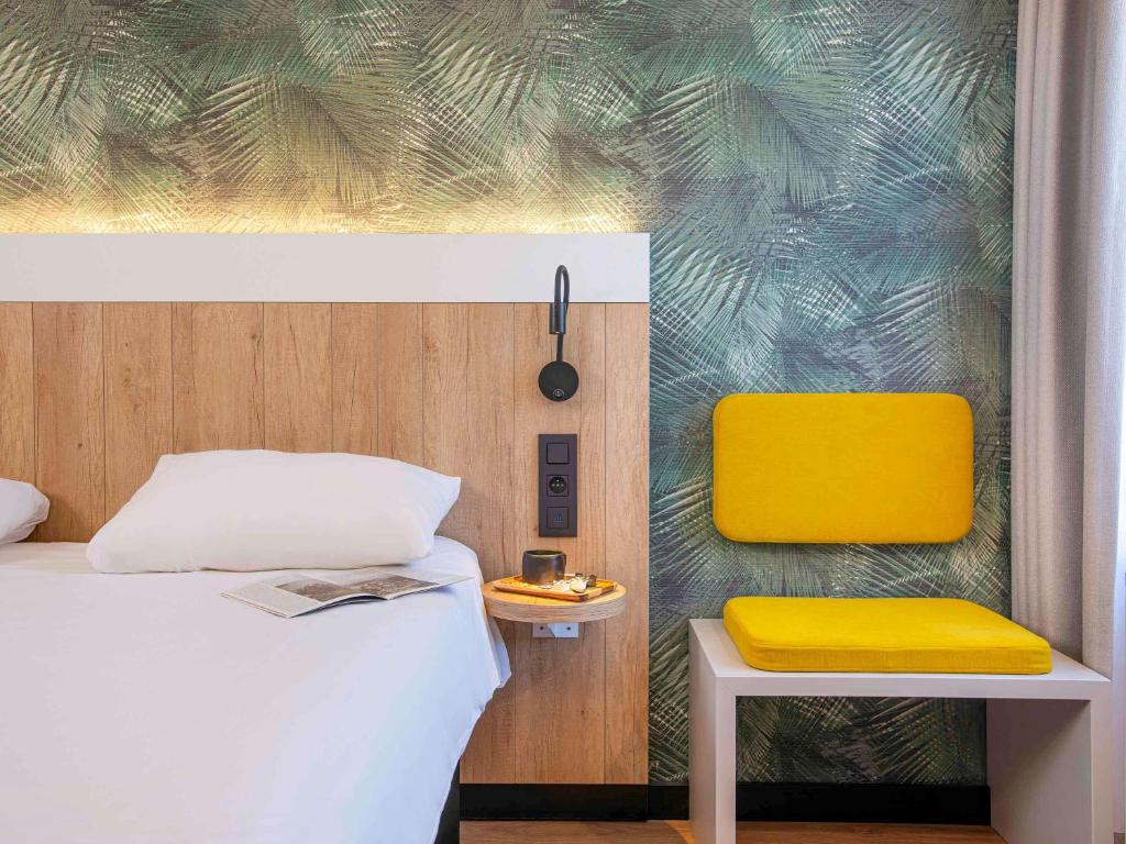 Postel nebo postele na pokoji v ubytování ibis Brussels Waterloo
