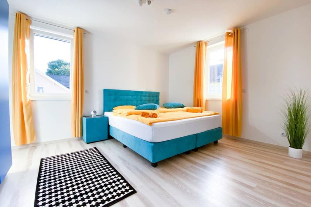a bedroom with a blue and white bed and a window at DAREBELL Apartment Gratkorn Top 3 in Gratkorn