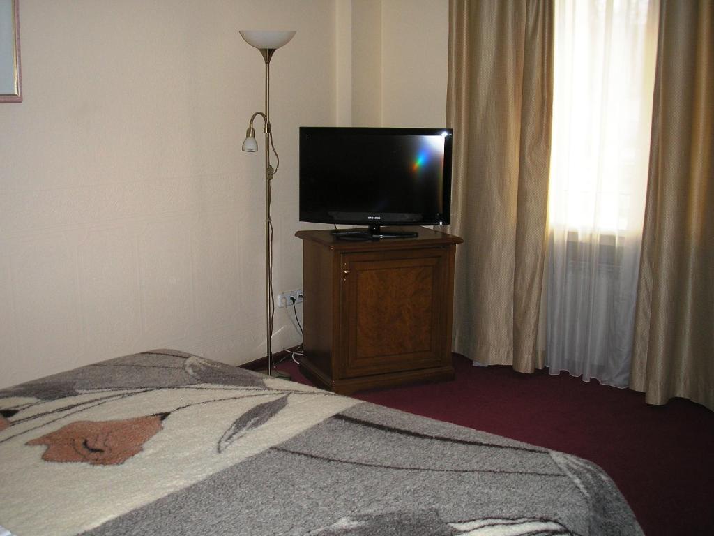 TV a/nebo společenská místnost v ubytování Art Hotel Academy