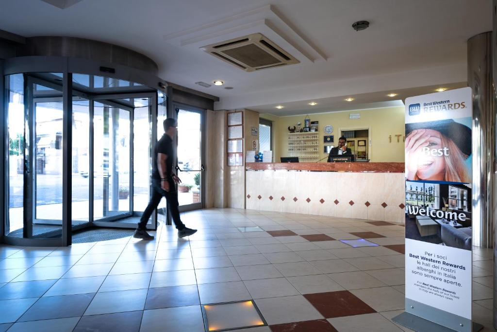 a man walking through a lobby of a store at Residence I Triangoli in Infernetto