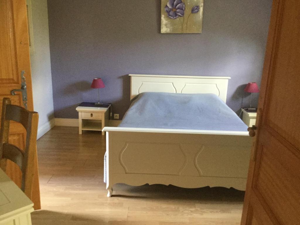 Postel nebo postele na pokoji v ubytování Chambre de pouligny