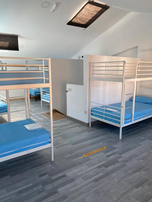 
A bunk bed or bunk beds in a room at Albergue A Pedra Santa
