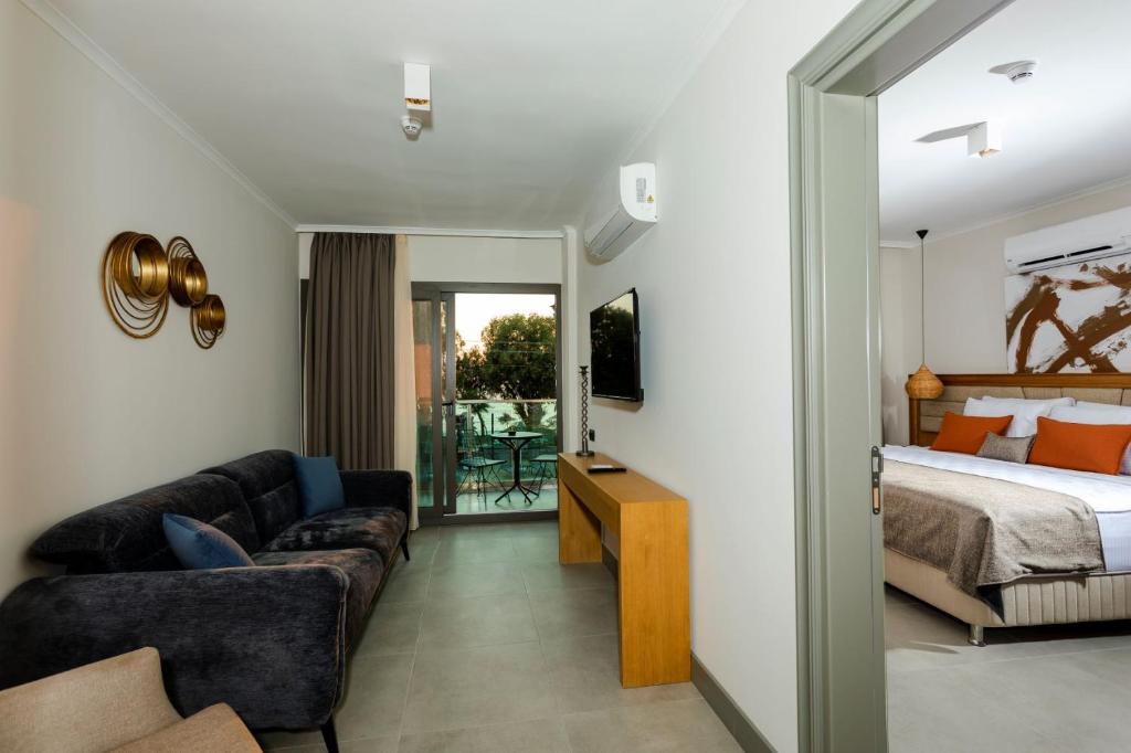 Postel nebo postele na pokoji v ubytování Yalıpark Beach Hotel