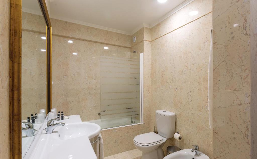 Koupelna v ubytování Hotel Afonso V & SPA