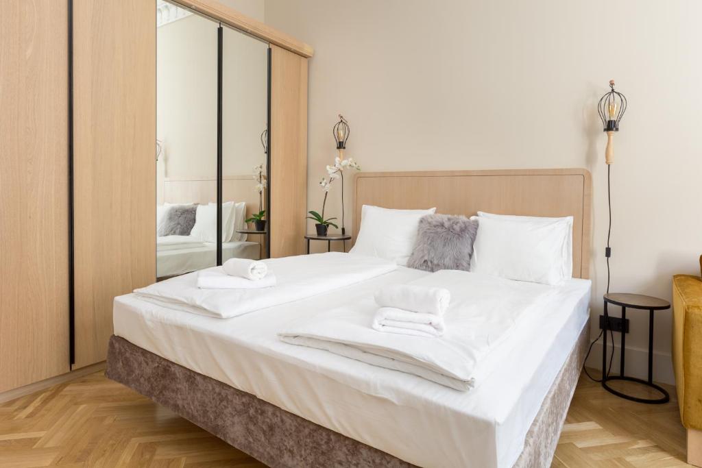 Posteľ alebo postele v izbe v ubytovaní Danube Dream Home In The Absolute Center