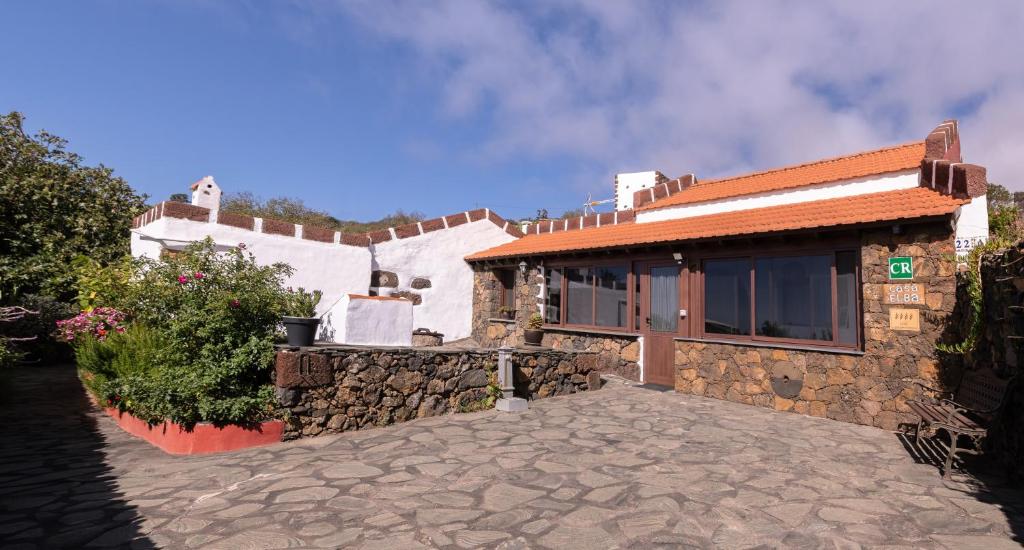 a house with a stone walkway in front of it at Casa Elba in Isora