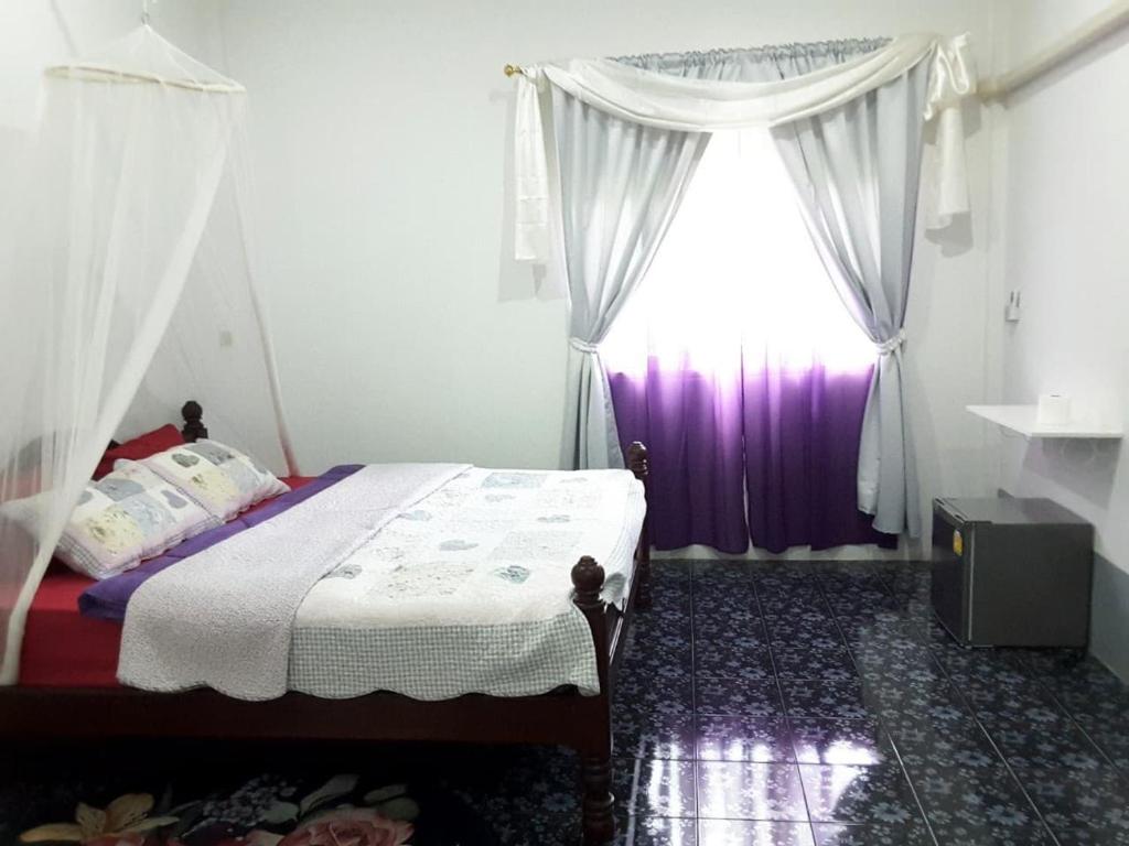 Postel nebo postele na pokoji v ubytování โรสชาเลต์ Rose Chalet
