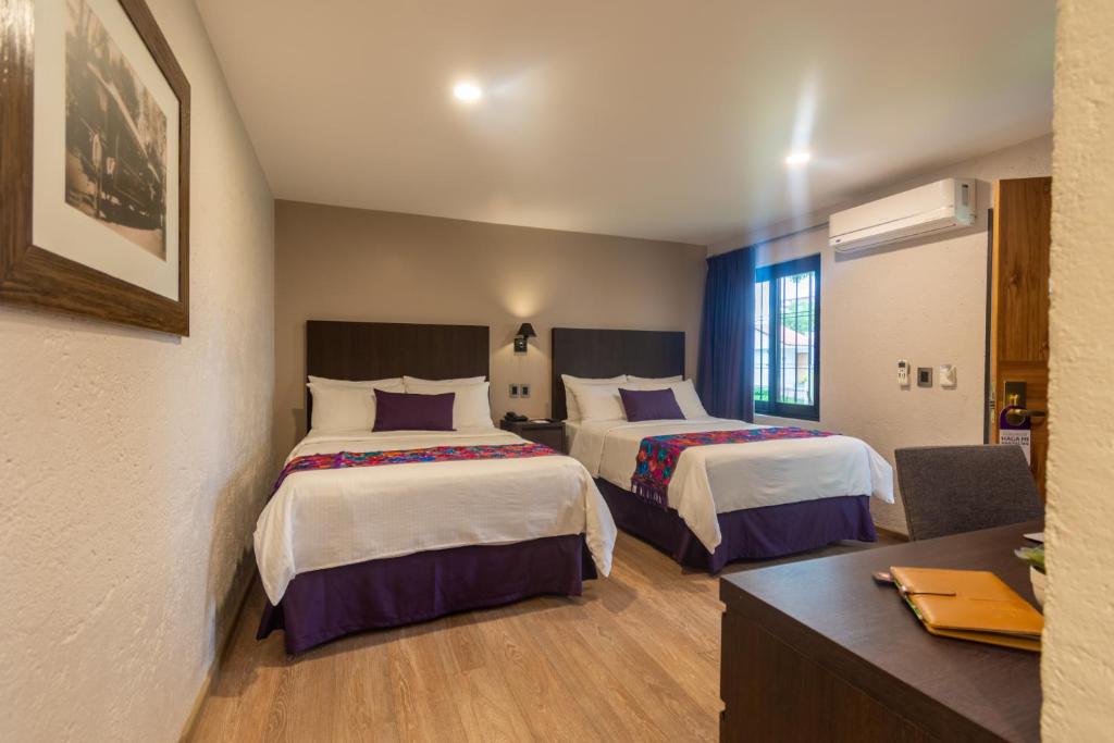 Postel nebo postele na pokoji v ubytování Hotel Flamingo Inn