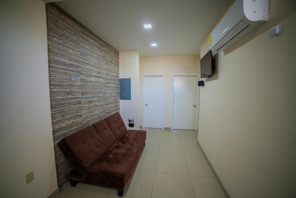 California Comfort & Suites