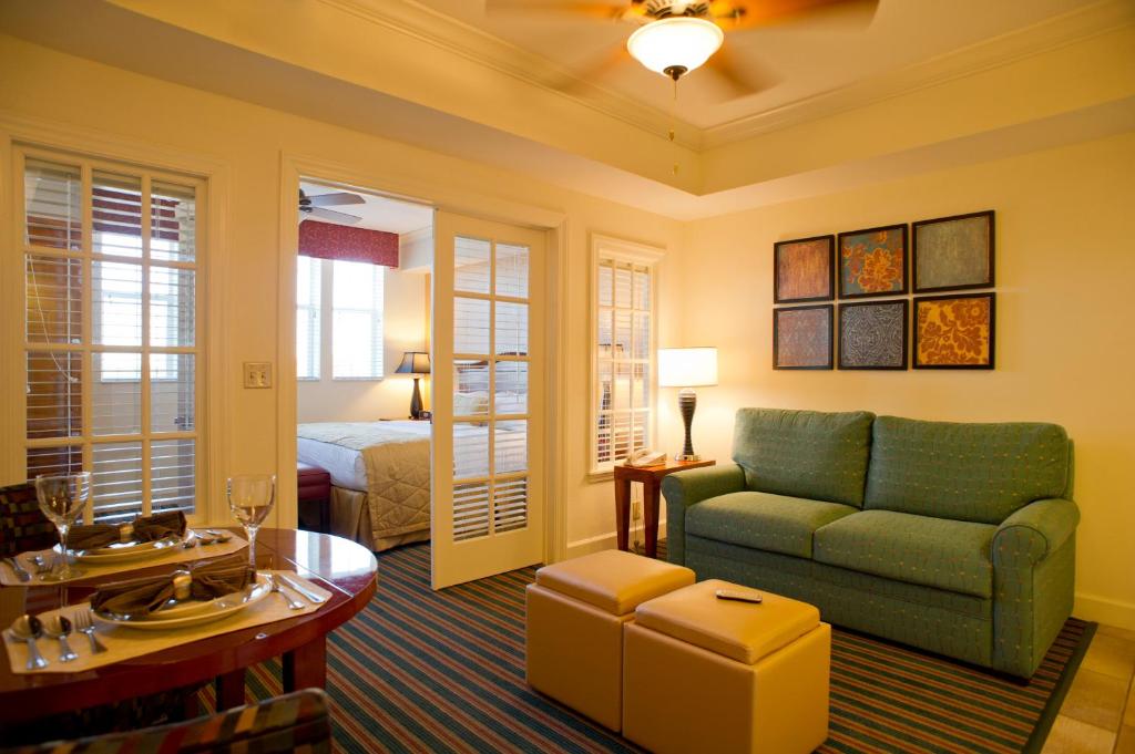 Posezení v ubytování Hilton Vacation Club Grand Beach Orlando