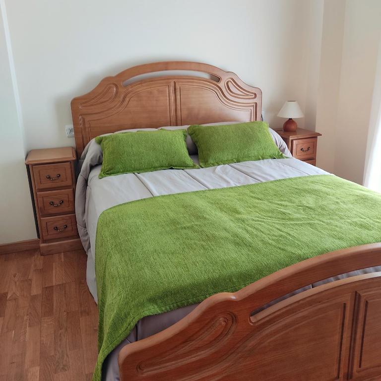A bed or beds in a room at Pension a Fontiña