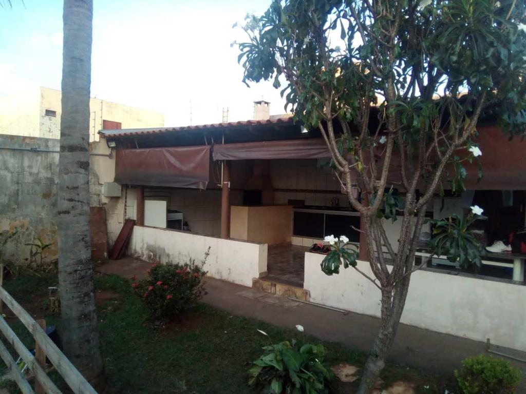  CASA COM PISCINA EM UBERABA