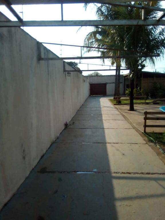  CASA COM PISCINA EM UBERABA