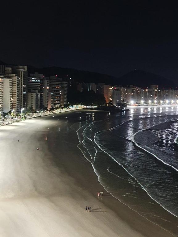 Apartamento Guarujá pé na areia