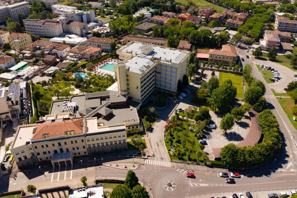 Letecký snímek ubytování Hotel Savoia Thermae & SPA