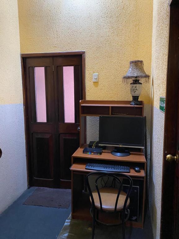 TV a/nebo společenská místnost v ubytování Hostal Puerto Azul