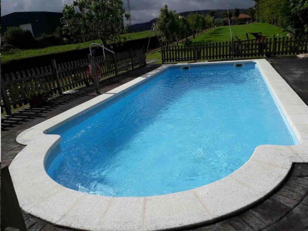 The swimming pool at or close to Apartamentos Los Frutales