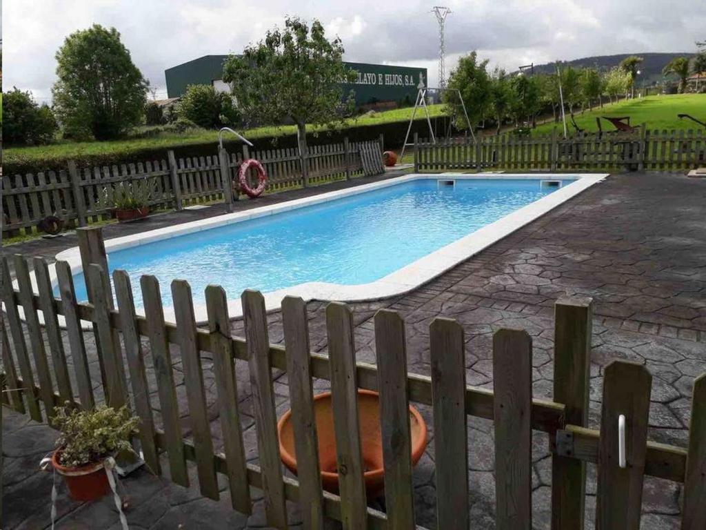 The swimming pool at or close to Apartamentos Los Frutales
