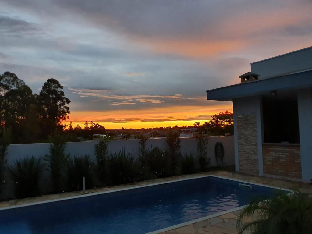  Casa linda com lazer completo e wifi em Porangaba
