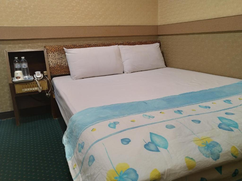 Postel nebo postele na pokoji v ubytování The LEY HOTEL 寶麗頌旅館