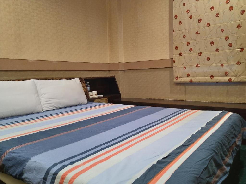 Postel nebo postele na pokoji v ubytování The LEY HOTEL 寶麗頌旅館