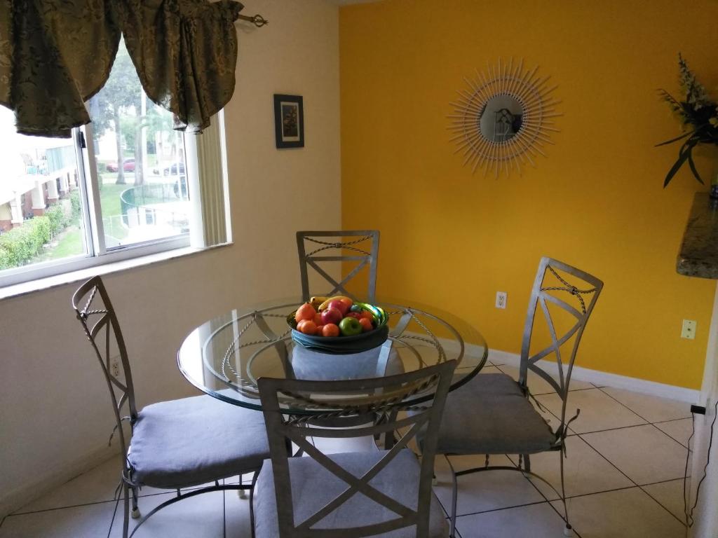 Χώρος καθιστικού στο Charming Kendall Home