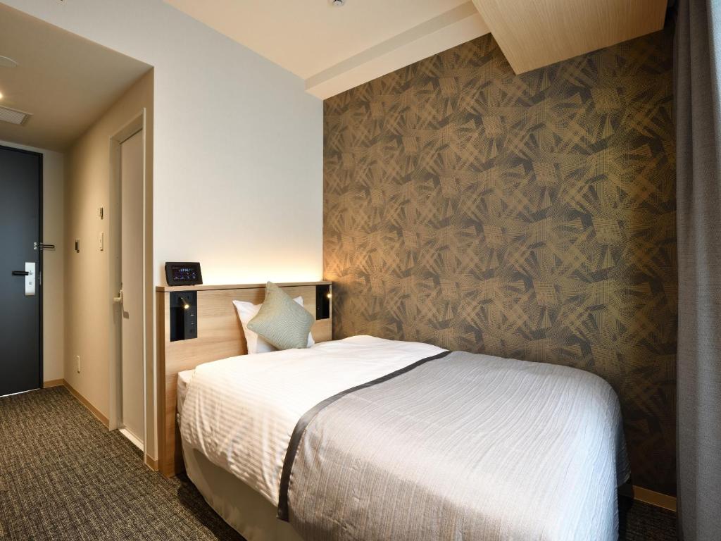 Postel nebo postele na pokoji v ubytování Hotel Keihan Sendai