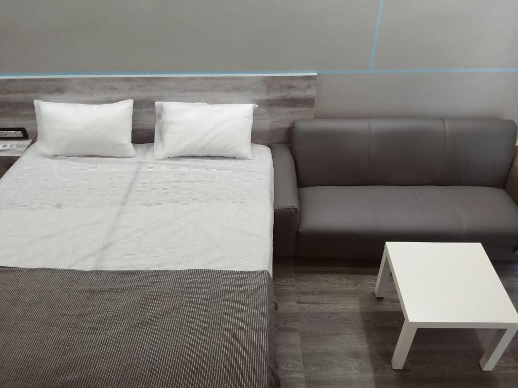 Postel nebo postele na pokoji v ubytování RESTEL STUDIO FLATS