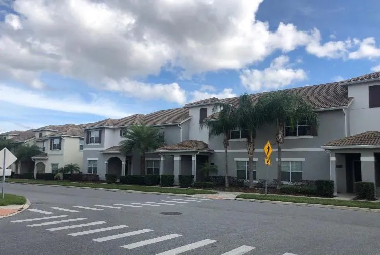 CT4900 Storey Lake 4 bedrooms 3 baths close to Disney Private Pool & Free Waterpark, Kissimmee, United States