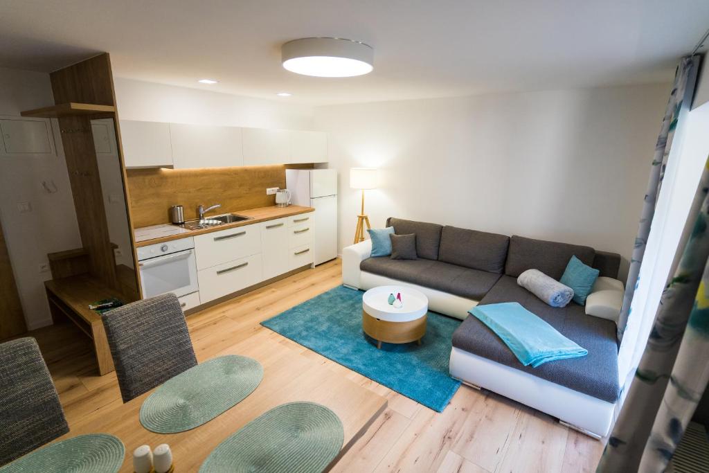 Kuchyň nebo kuchyňský kout v ubytování Apartmány EMA a PETER