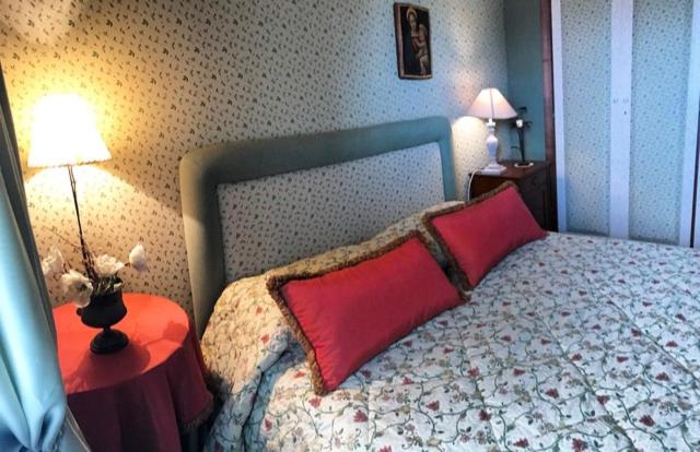 a bedroom with a bed with a red pillow on it at IL RIFUGIO DI LYLLA PESCOCOSTANZO in Pescocostanzo
