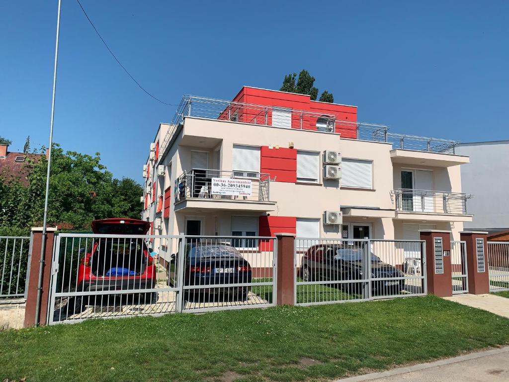 Budova, v ktorej sa apartmán nachádza
