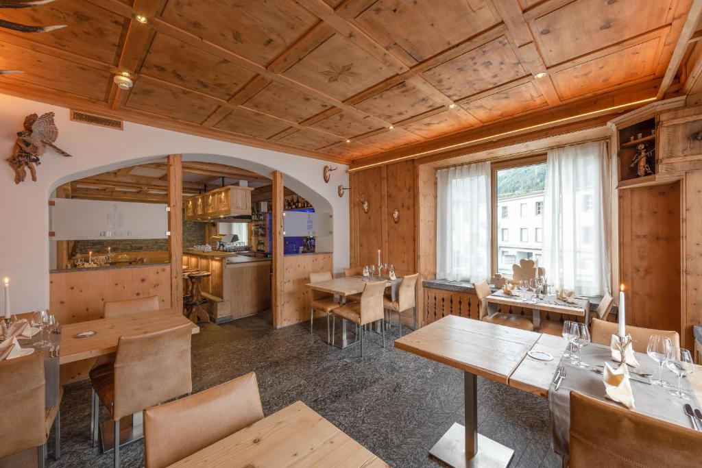 Istumisnurk majutusasutuses Hotel Crusch Alba Zernez