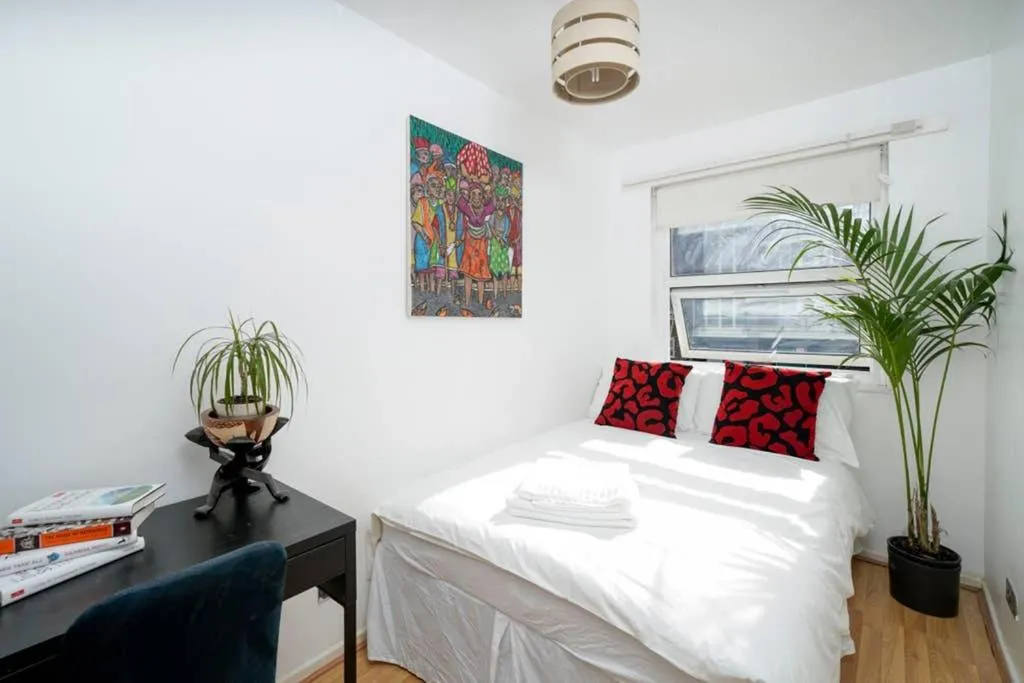 Bedroom w/ Inbuilt Wardrobe (Haggerston/London Fields), Londra, Marea Britanie
