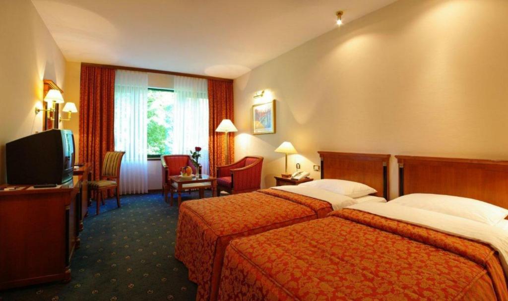 Łóżko lub łóżka w pokoju w obiekcie Hotel AS