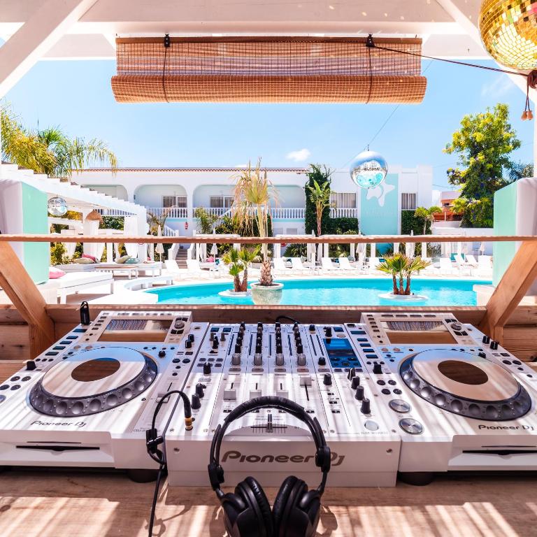 The Beach Star Ibiza - Adults Only, Bahía de San Antonio ...