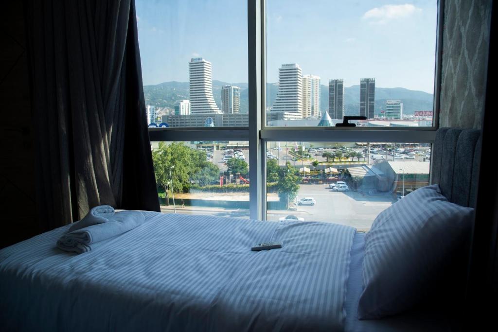 A bed or beds in a room at Le Luxe Suites Hotel & Spa
