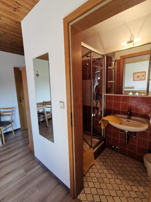 Koupelna v ubytování Hotel Garni Austermayer