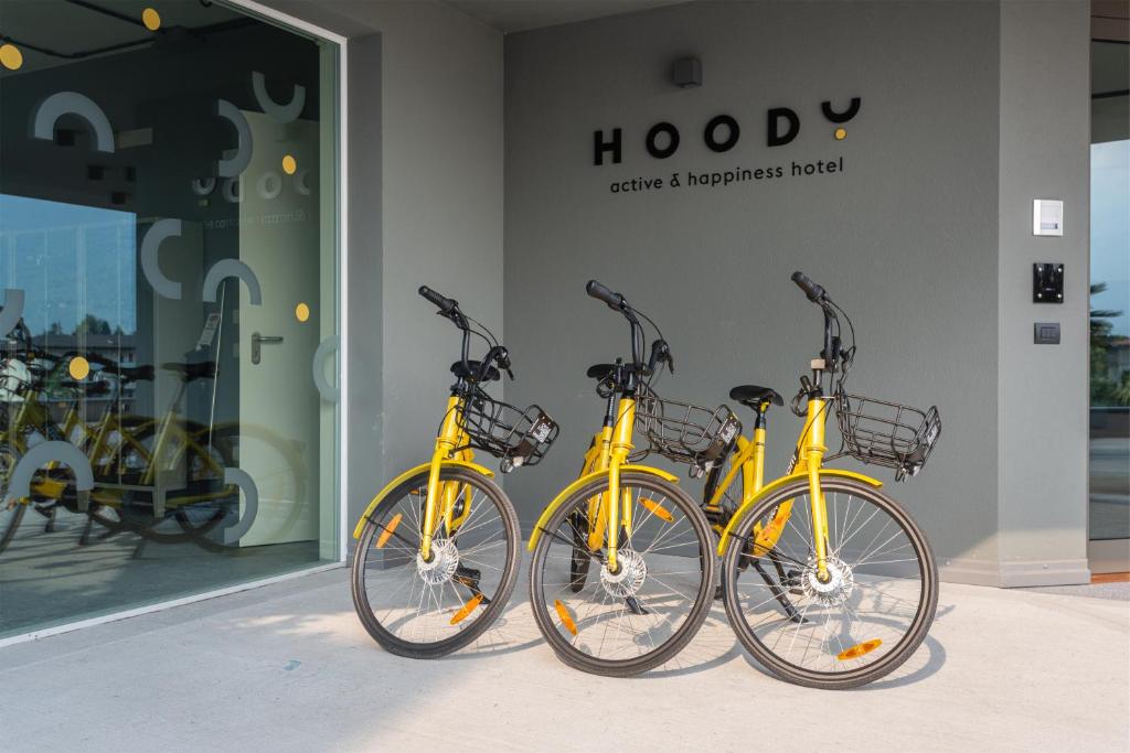Jízda na kole v ubytování HOODY ACTIVE & HAPPINESS HOTEL nebo okolí