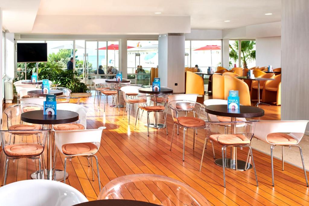 Restaurace v ubytování Hotel Delfin Plava Laguna