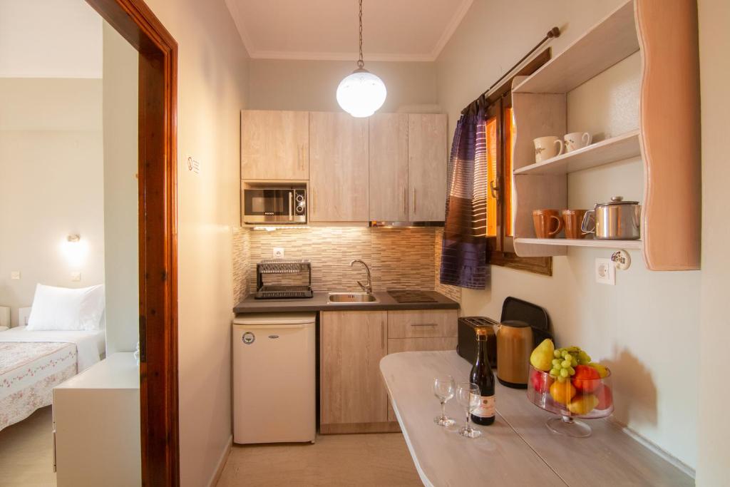 Kuchyň nebo kuchyňský kout v ubytování Eleni Apartments