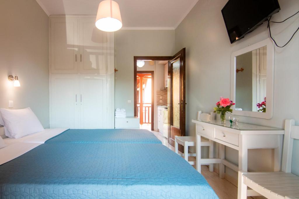 Postel nebo postele na pokoji v ubytování Eleni Apartments