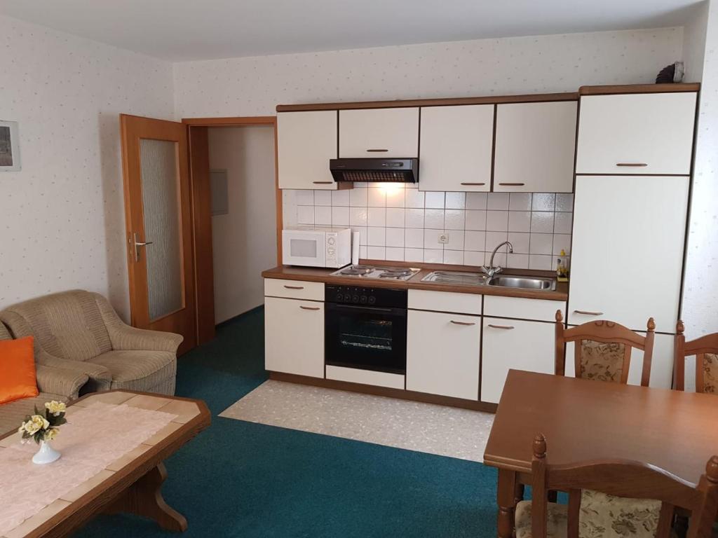 Kuchyň nebo kuchyňský kout v ubytování Ferienwohnung Viktoria